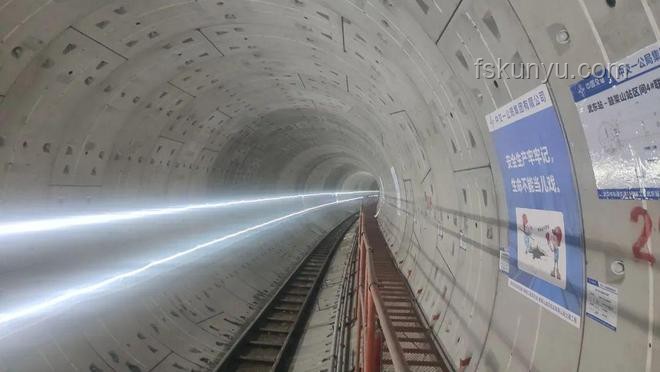 火车隧道通行技术革新：煤灰污染问题逐步解决